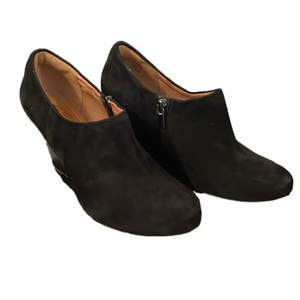 NWOT CLARKS BLACK SUEDE BOOTIES WITH SNAKE WEDGE SIZE 8